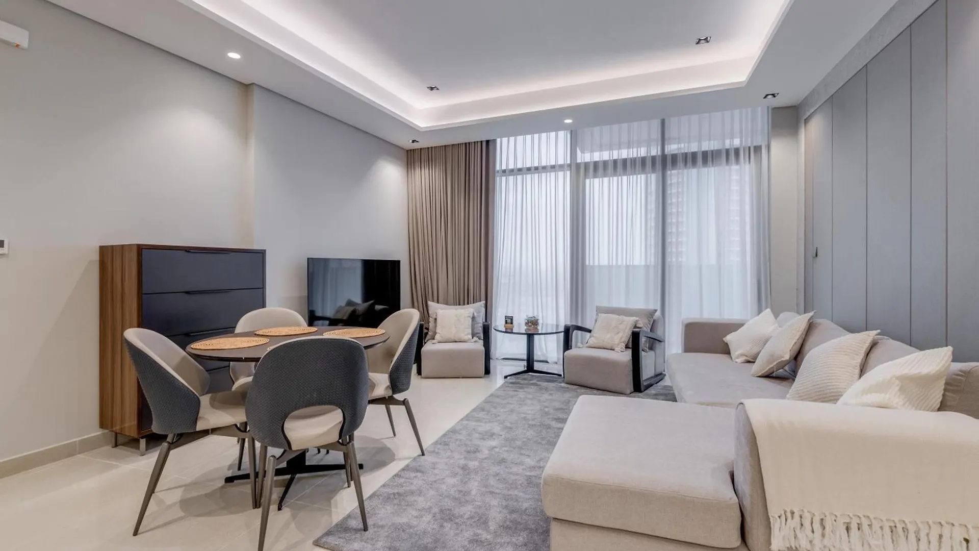 Ramadan Offer!!! Skyline View 1Br, King Bed, Bar & Movie Nights Apartment Dubai
