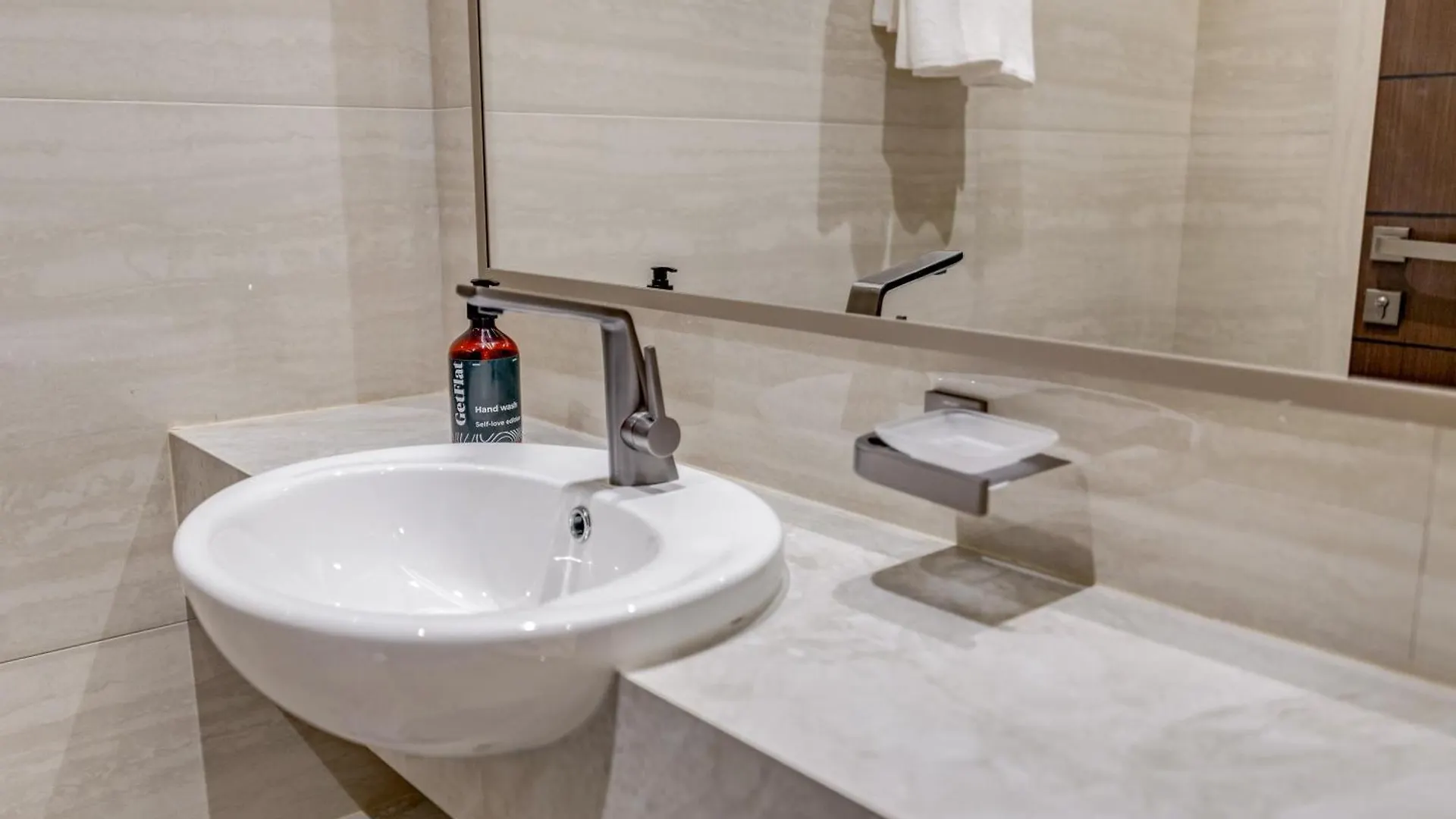 Ramadan Offer!!! Skyline View 1Br, King Bed, Bar & Movie Nights Apartment Dubai
