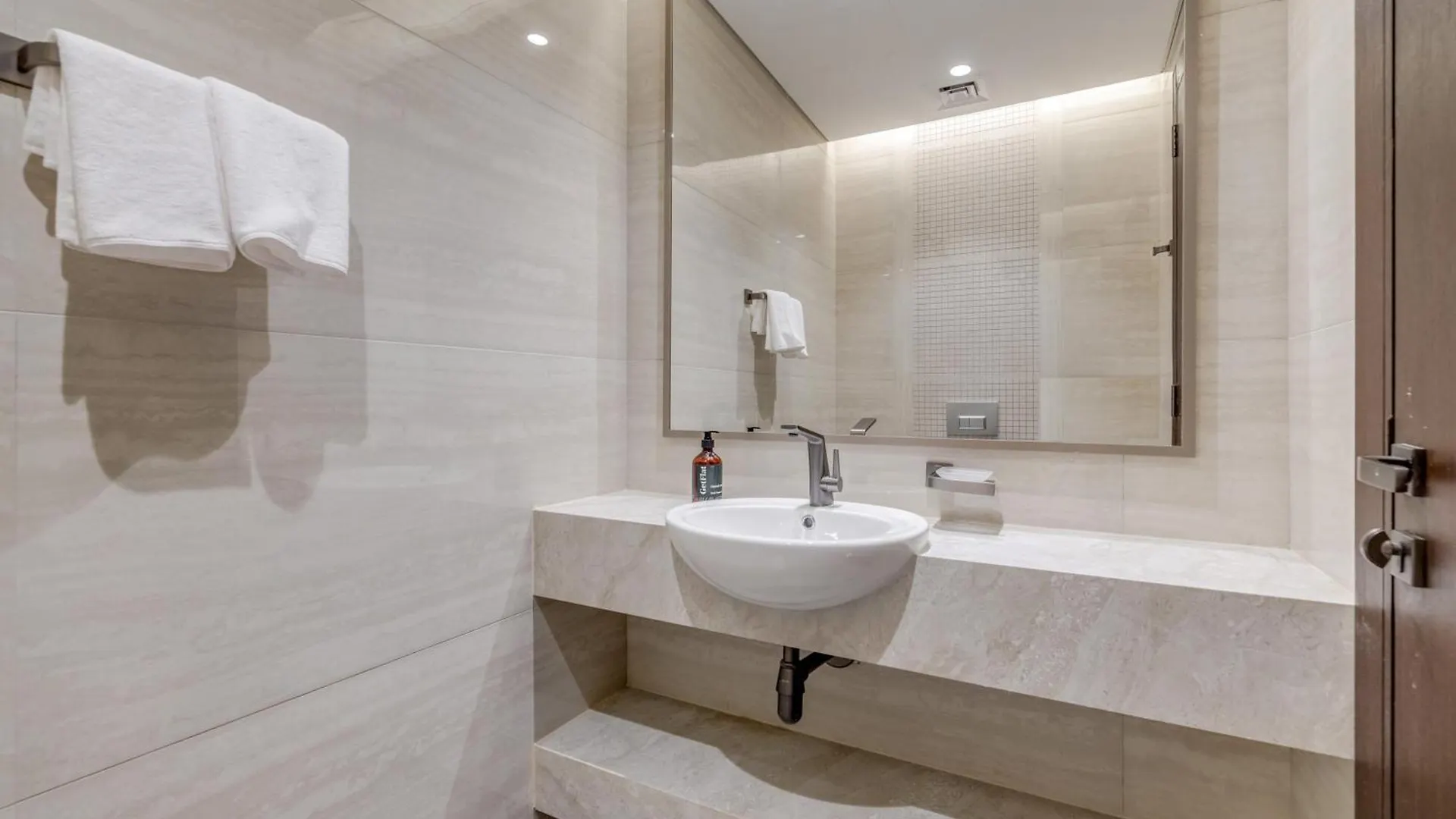 Ramadan Offer!!! Skyline View 1Br, King Bed, Bar & Movie Nights Apartment Dubai