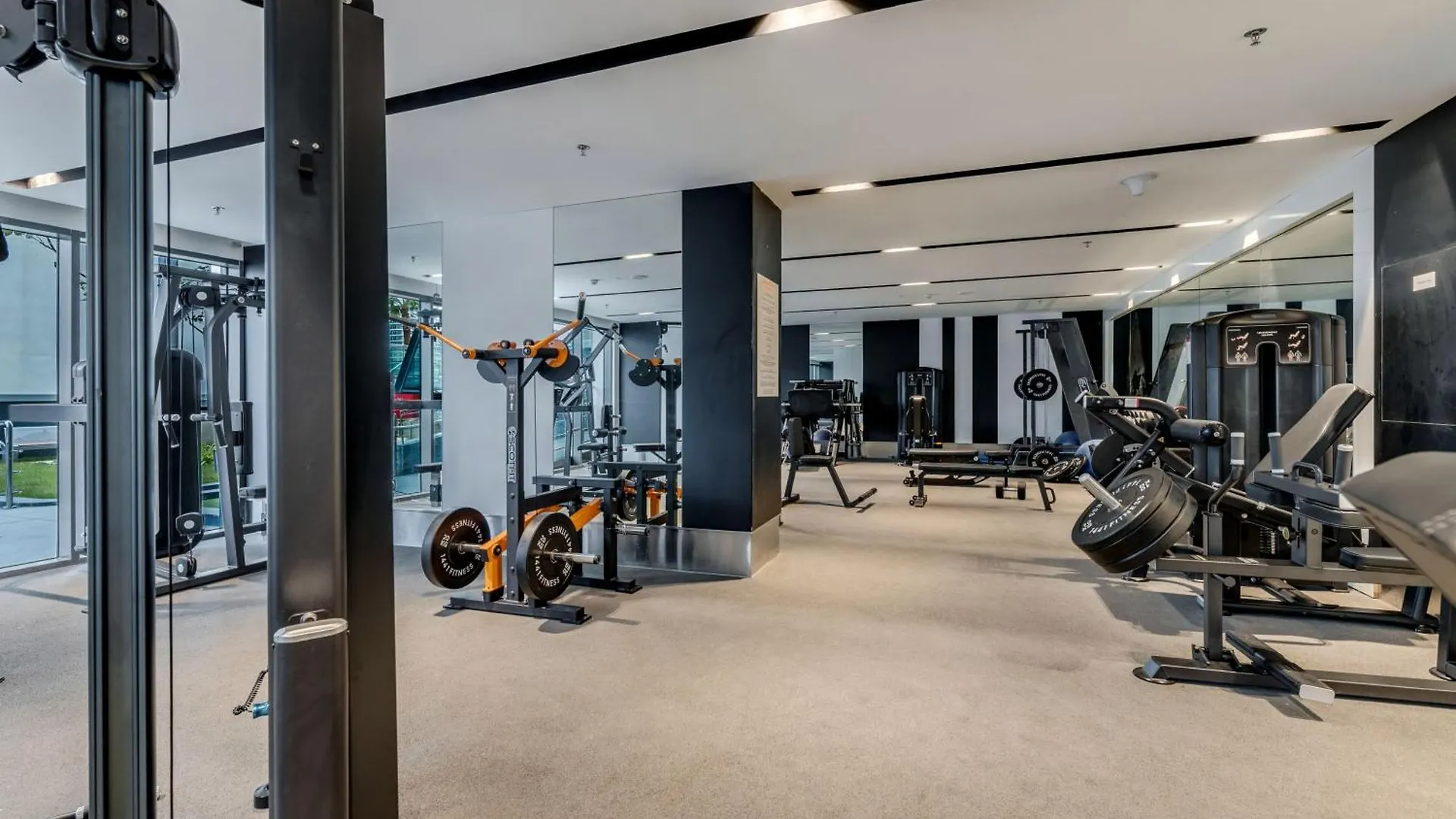 Ramadan Offer!!! Skyline View 1Br, King Bed, Bar & Movie Nights Apartment Dubai 0*,