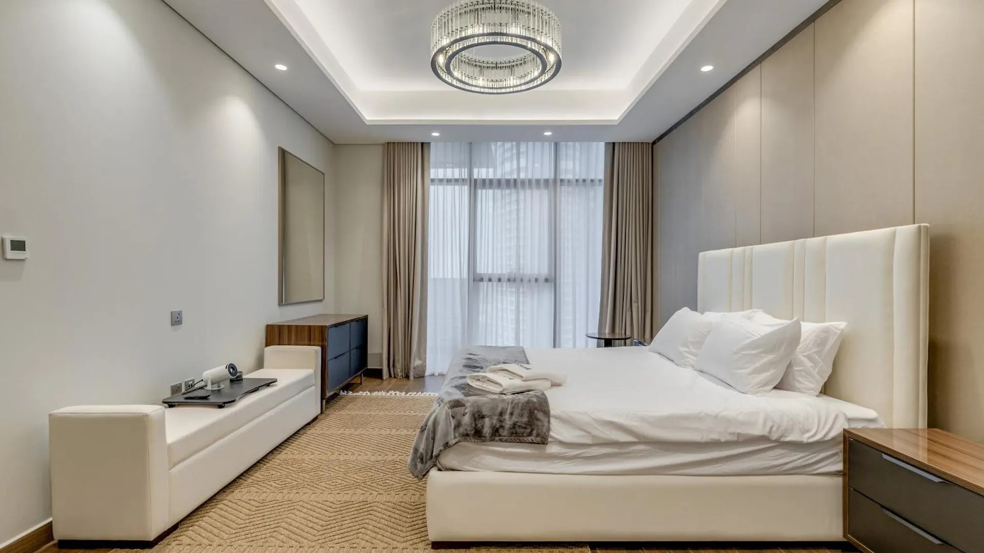 Ramadan Offer!!! Skyline View 1Br, King Bed, Bar & Movie Nights Apartment Dubai