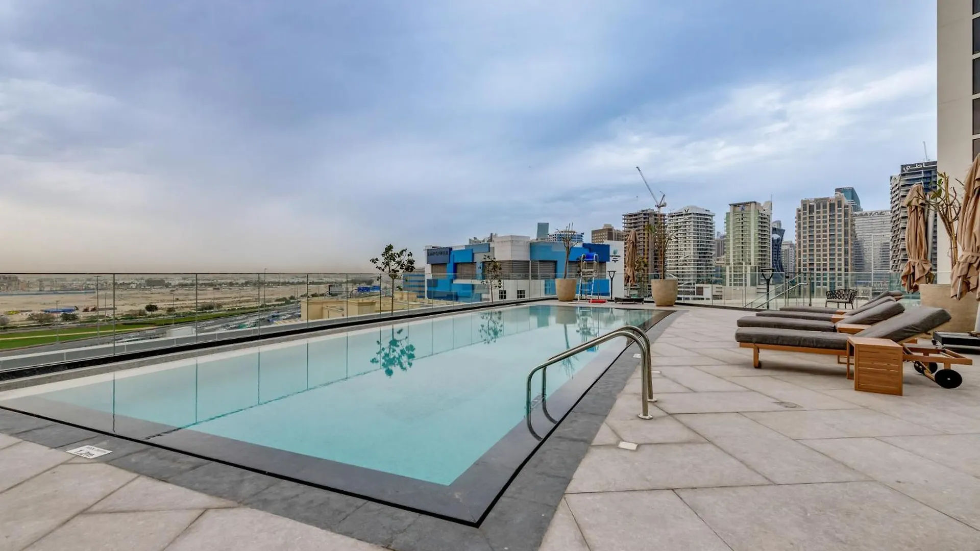 Ramadan Offer!!! Skyline View 1Br, King Bed, Bar & Movie Nights Apartment Dubai