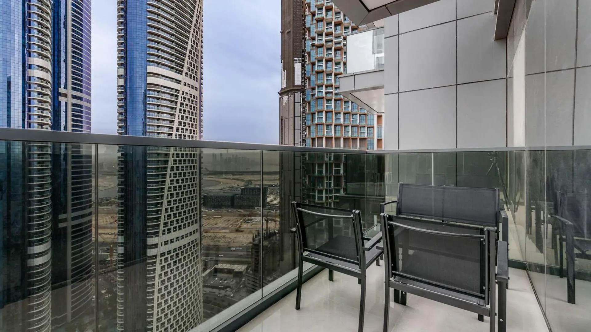 Ramadan Offer!!! Skyline View 1Br, King Bed, Bar & Movie Nights Apartment Dubai 0*,  United Arab Emirates